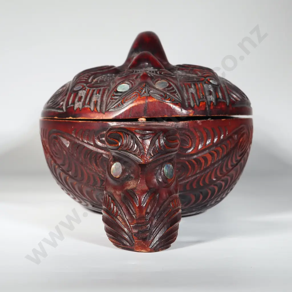 Large Folk Art Carved Wakahuia  Image 1++