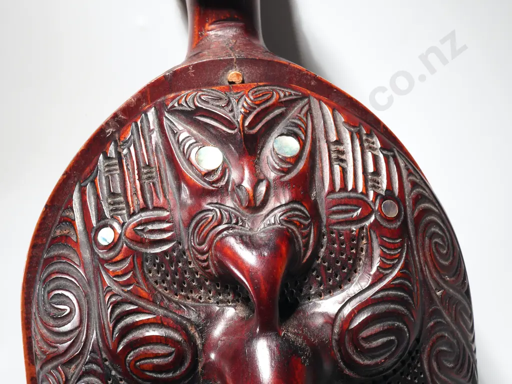 Large Folk Art Carved Wakahuia  Image 1++
