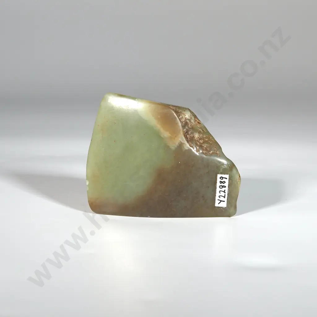 Pre-European Portion of a Pounamu Toki Y22889 Image 1++