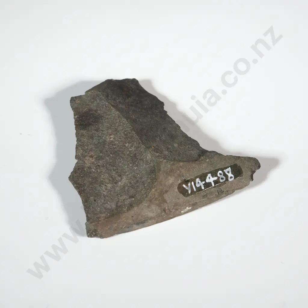 Pre-European Modified Flake Y-14488 Image 1++