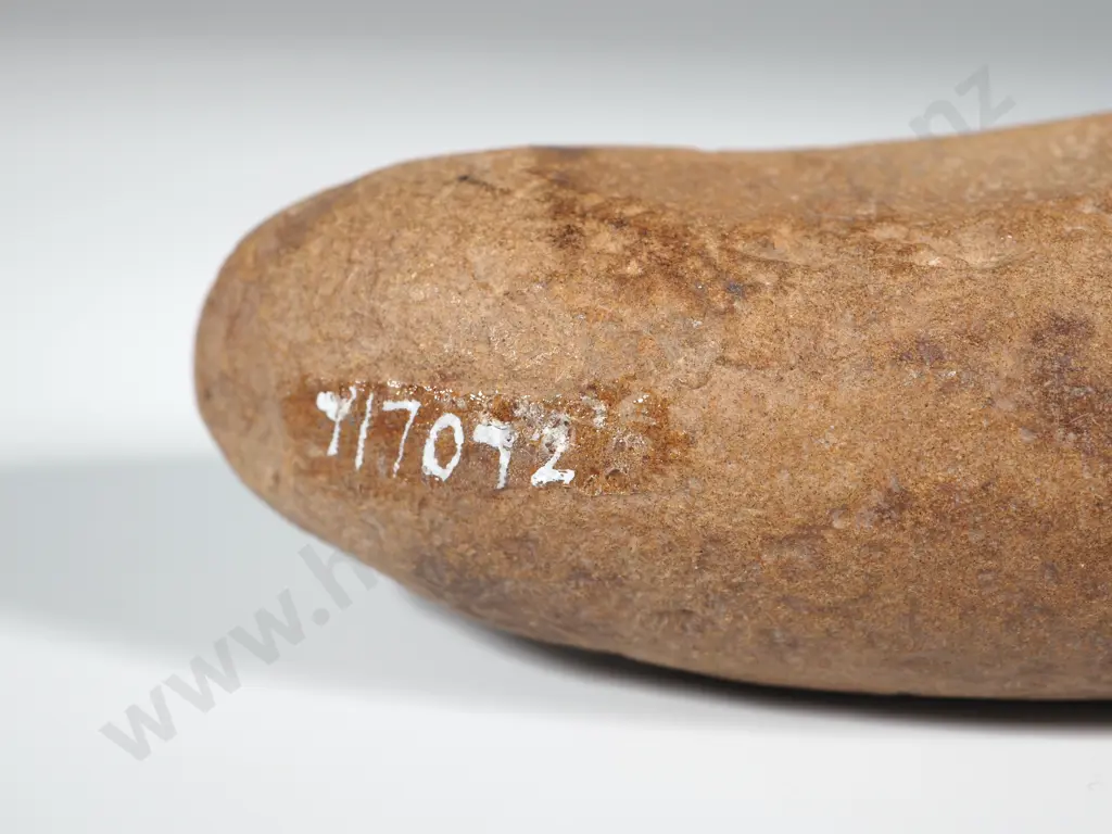 Pre-European Worked Stone Y-17072 Image 1++