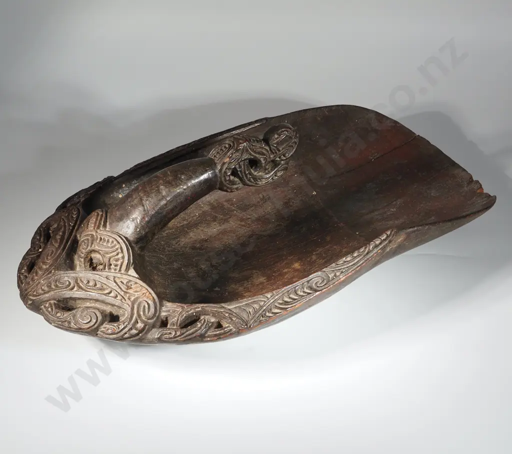 19th Century Carved Wooden Tiheru Canoe Bailer - From Hawkes bay Y-22837 Image 1++