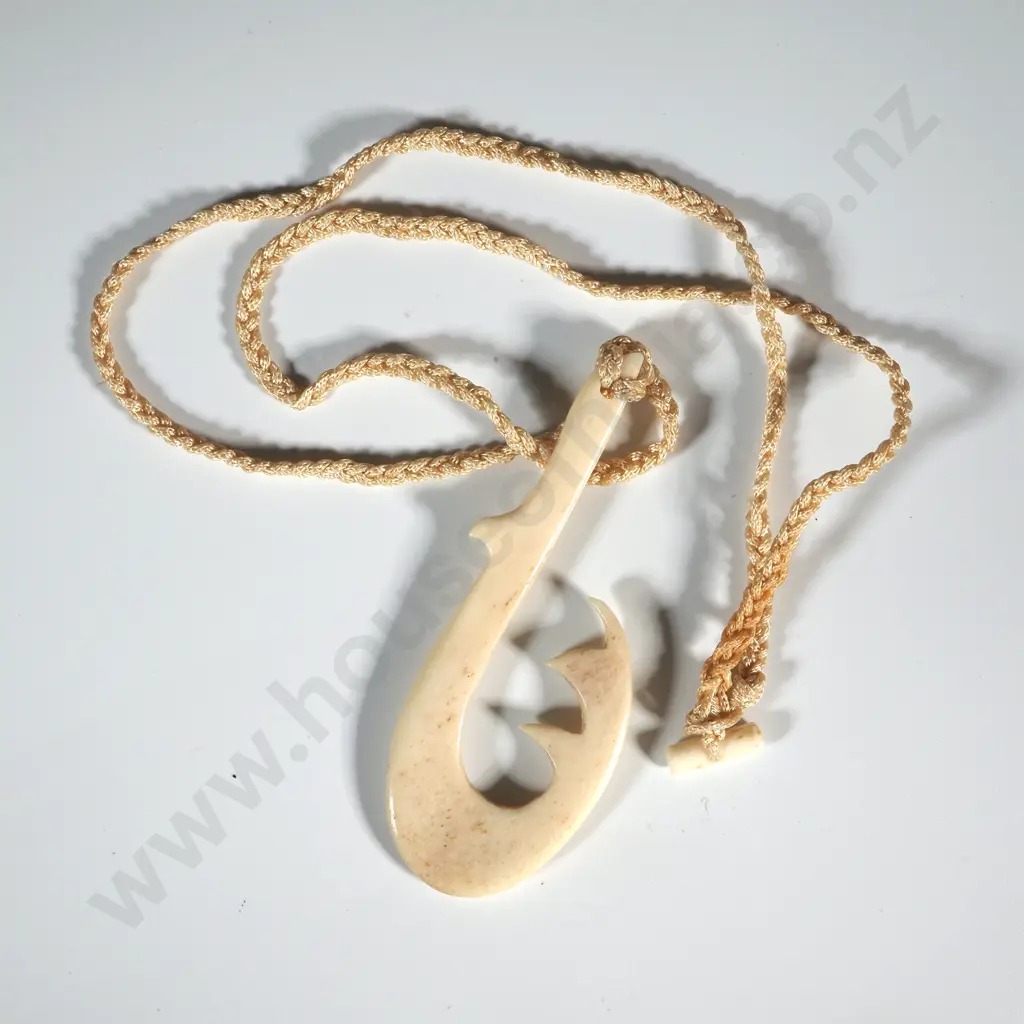 Māori Folk Art Bone Fish Hook  Image 1++