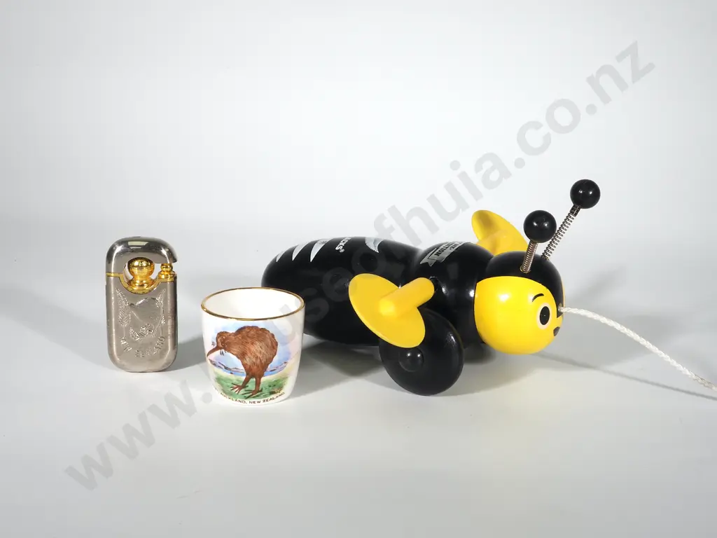 New Zealand Related Items - Buzzy Bee! Image 1++