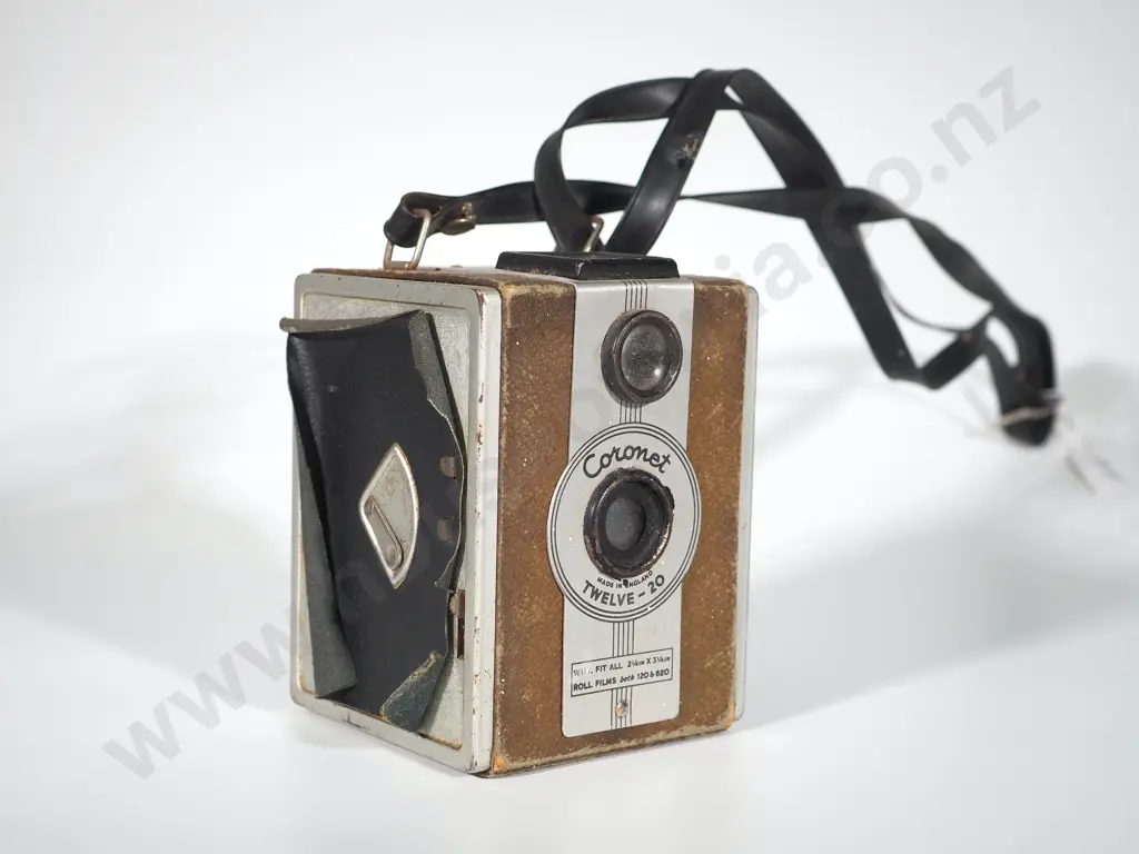 Vintage Coronet Box Brownie Camera Image 1++