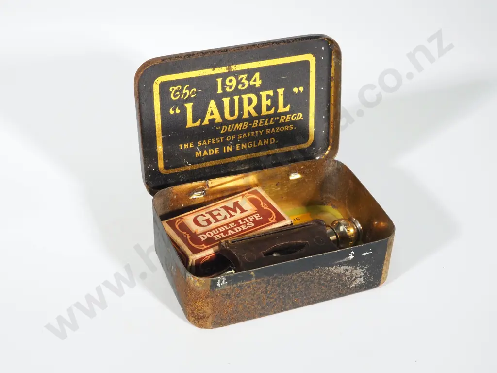 Vintage 1934 Cased Laurel Shaving Kit Image 1++