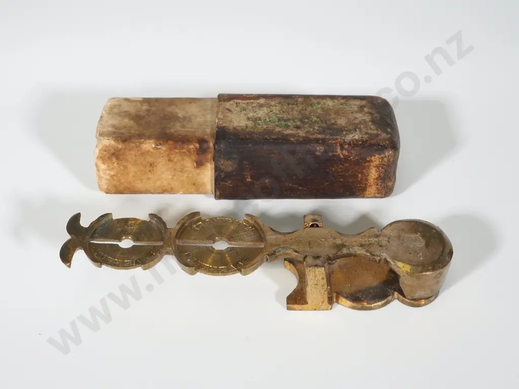 Antique Money Scales for Sovereigns Image 1++