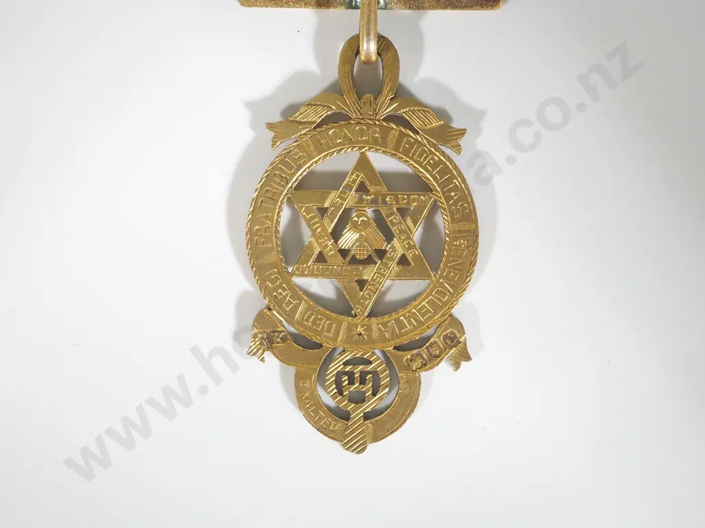 Sterling Silver Cased Masonic Medal Image 1++