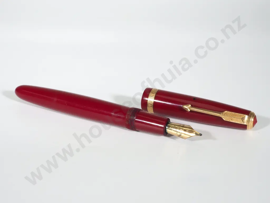 Red Parker Duofold Fountain Pen: 14ct Gold Nib Image 1++