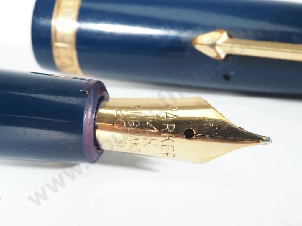 Navy Parker Duofold Fountain Pen: 14ct Gold Nib Image 1++