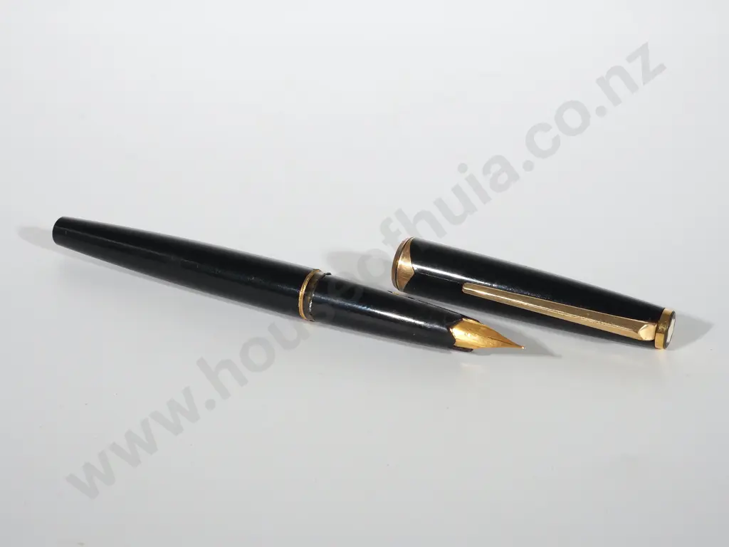 Mont Blanc Black Fountain Pen Image 1++