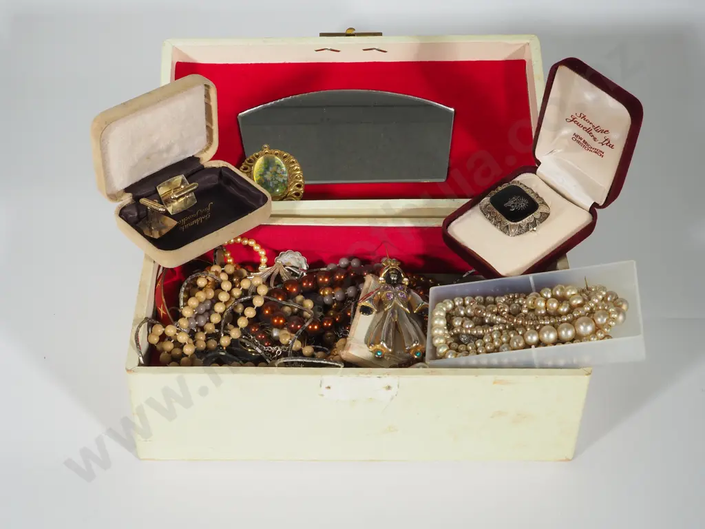 Large Lot of Costume & Decorative Jewellery in Jewellery Box Image 1++