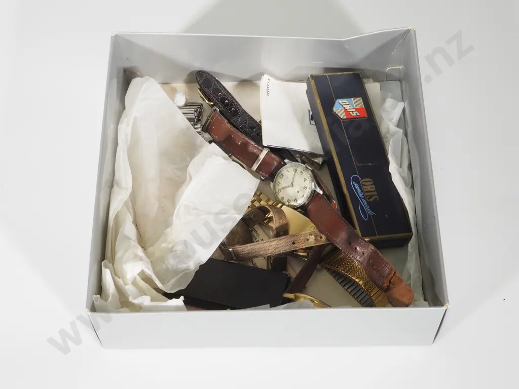 Assorted Lot of Vintage Watches Image 1++