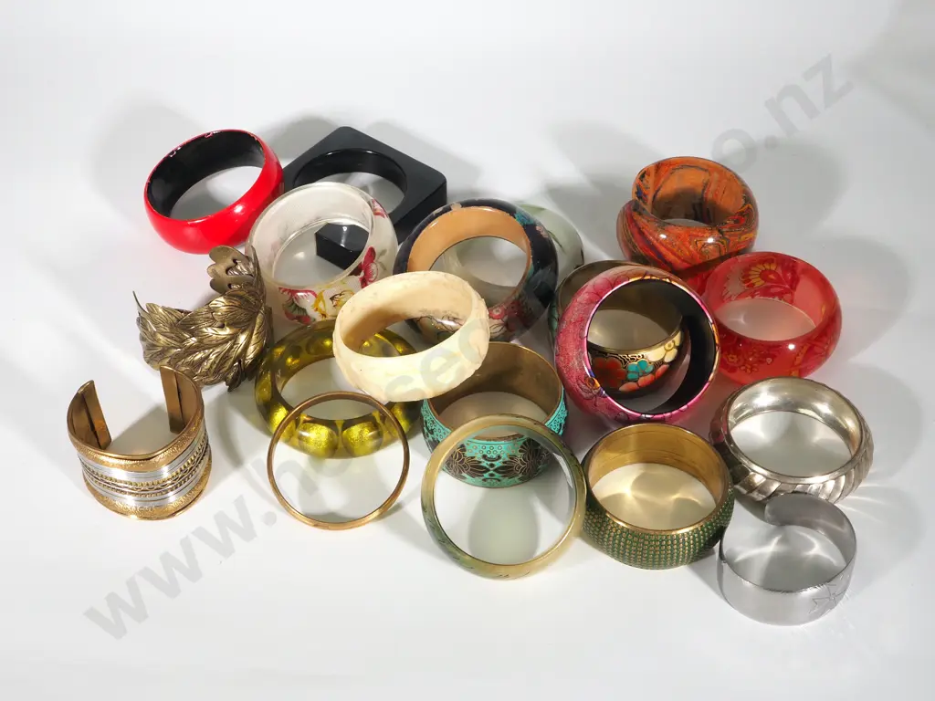 Large Lot of Decorative Costume Bangles Image 1++