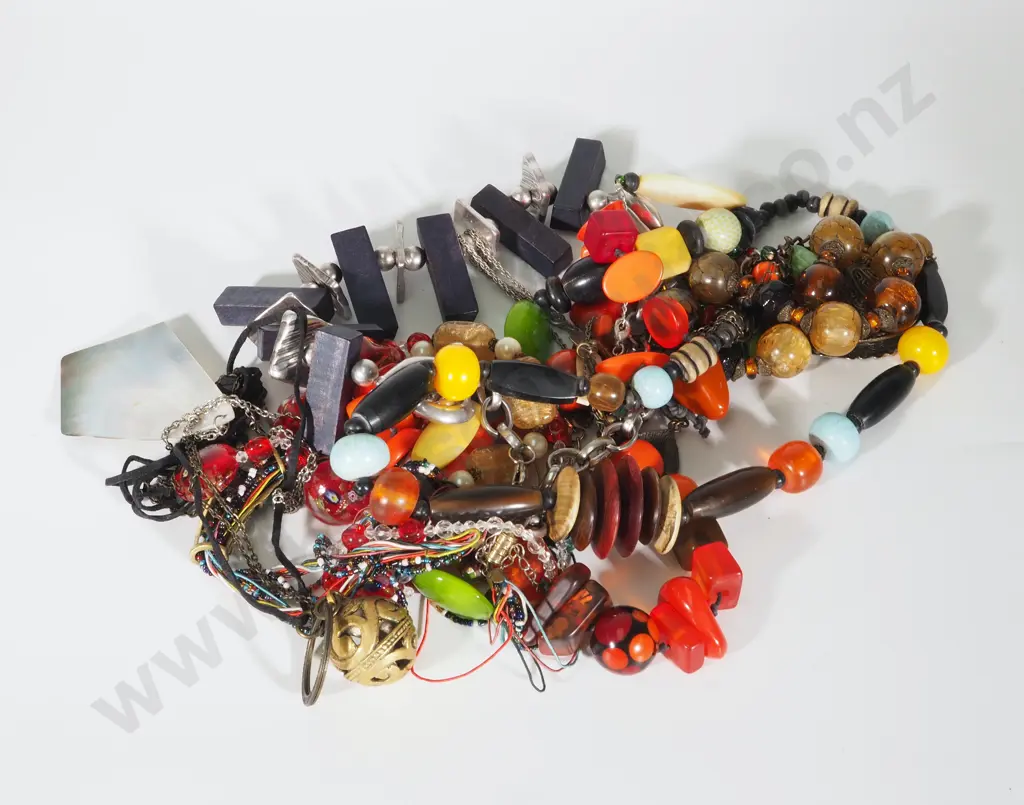 Decorative Lot of Vintage Costume Bead Necklaces Image 1++