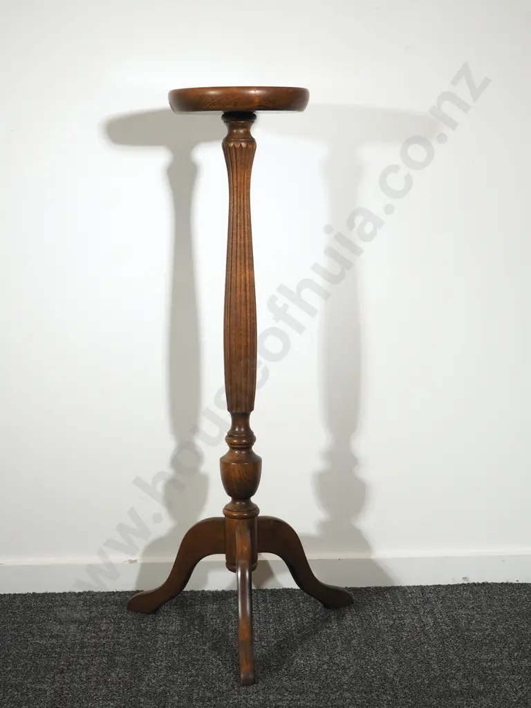 Antique Decorative Oak Pedestal: 85CM Tall Image 1++