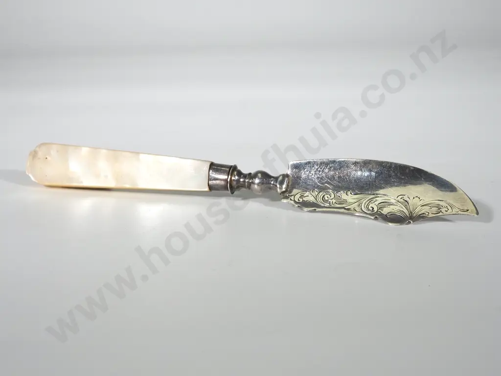 Sterling Silver & Mother of Pearl Decorative Knife Image 1++