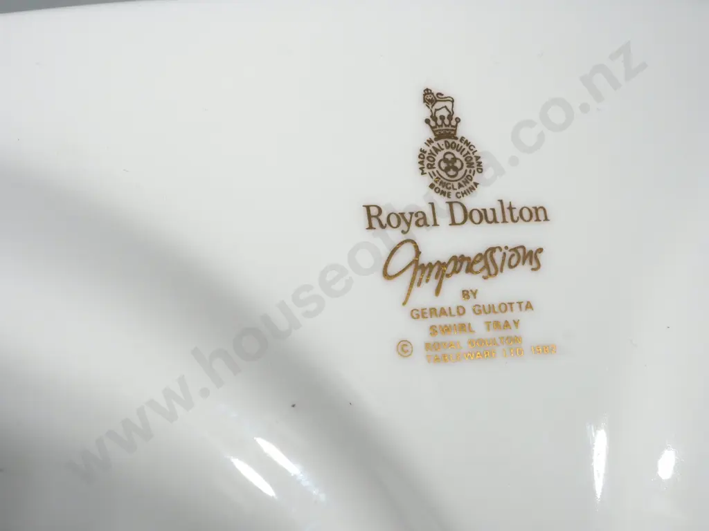 Gerald Gulotta Royal Doulton Swirl Tray Image 1++