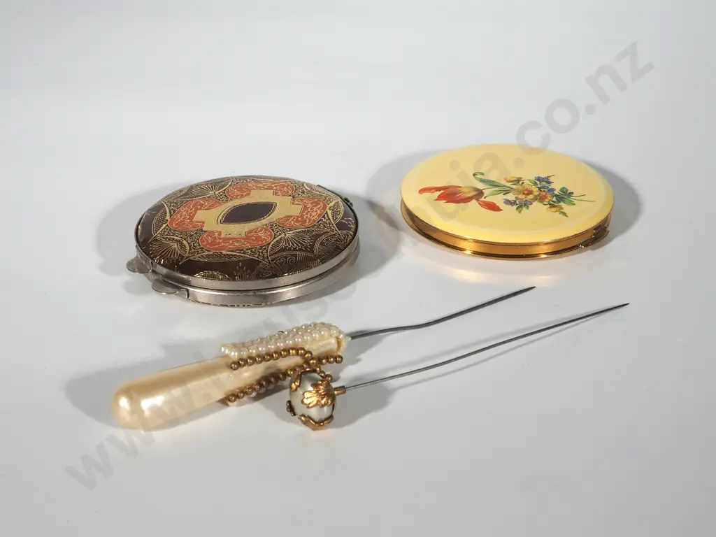 Two Vintage Powder Compacts & Two Vintage Hat Pins Image 1++