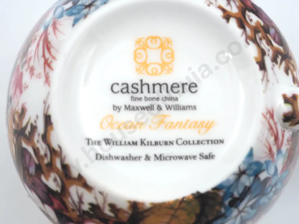 Maxwell & Williams Teapot w Two Teacups & Three Mugs Image 1++