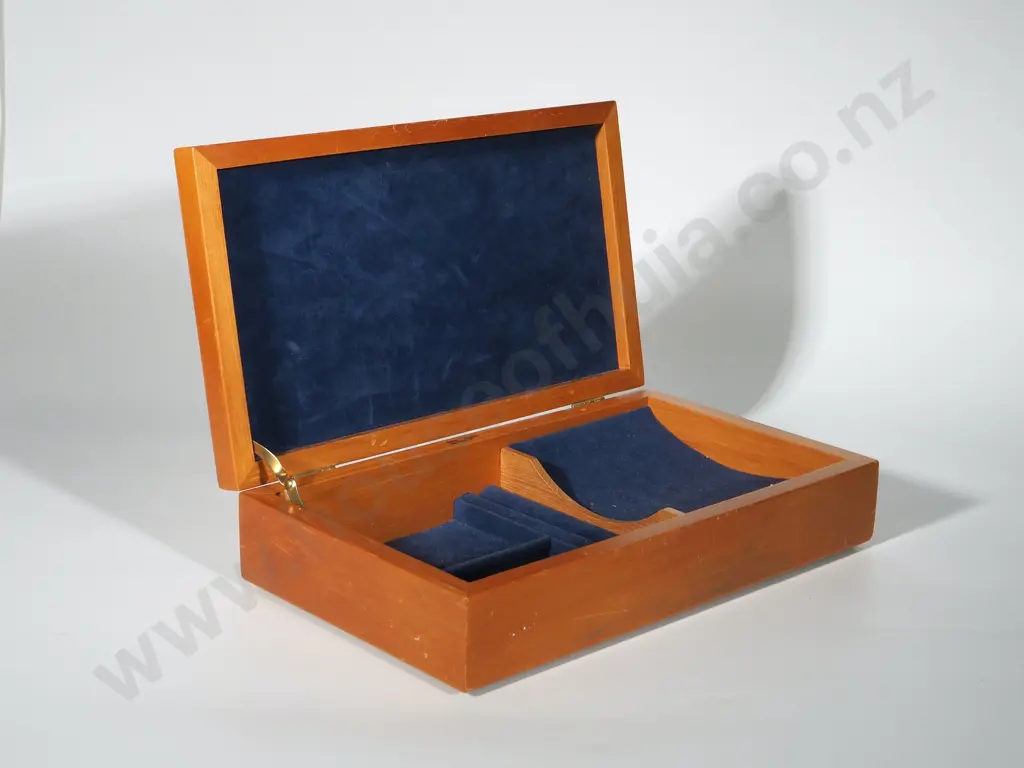 Vintage Kauri Wood Lined Jewellery Box Image 1++