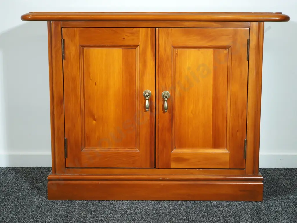 Kauri Side Table Image 1++