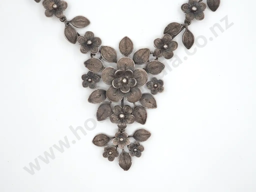 Sterling Silver Filigree Daisy Necklace Image 1++