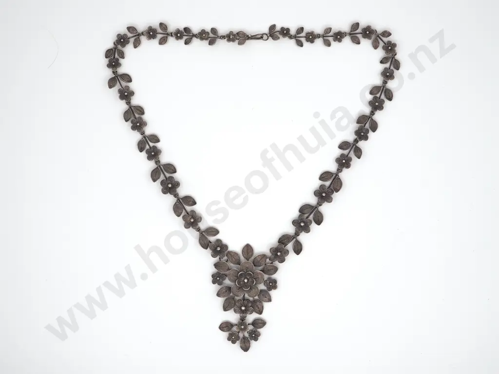 Sterling Silver Filigree Daisy Necklace Image 1++