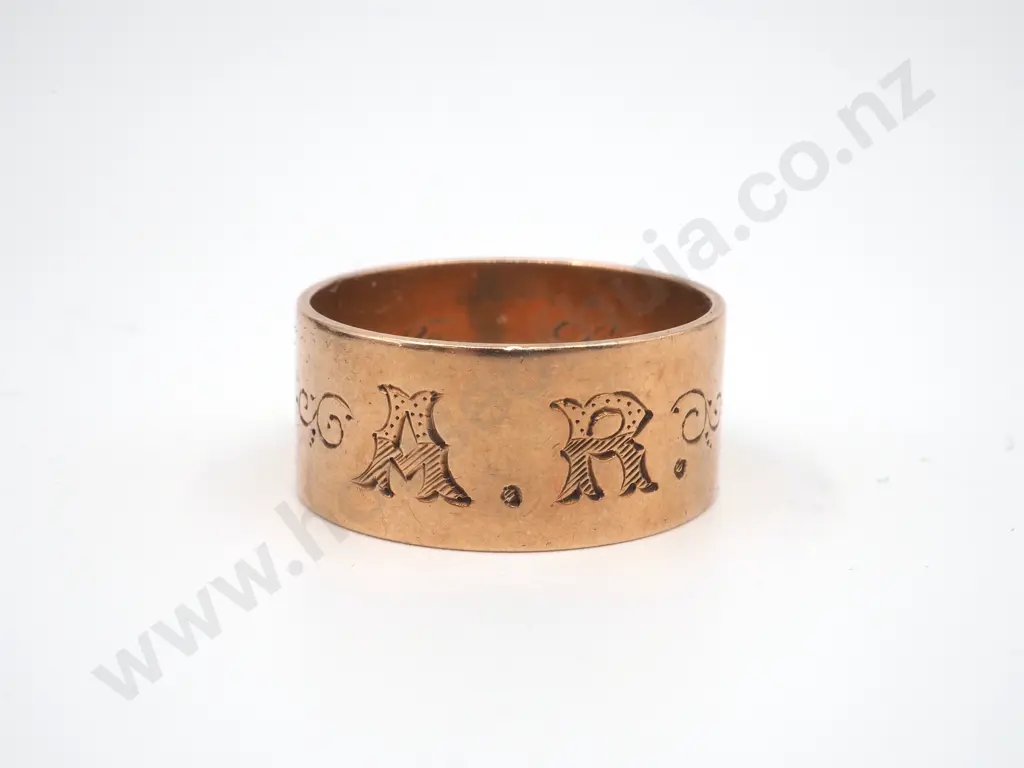 15ct Gold Substantial Engraved Wedding Band in Original Case, Hallmarked Image 1++
