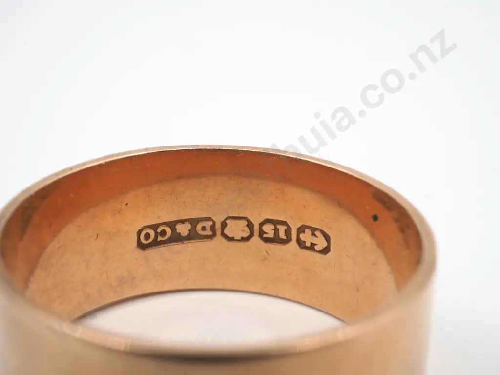 15ct Gold Substantial Engraved Wedding Band in Original Case, Hallmarked Image 1++