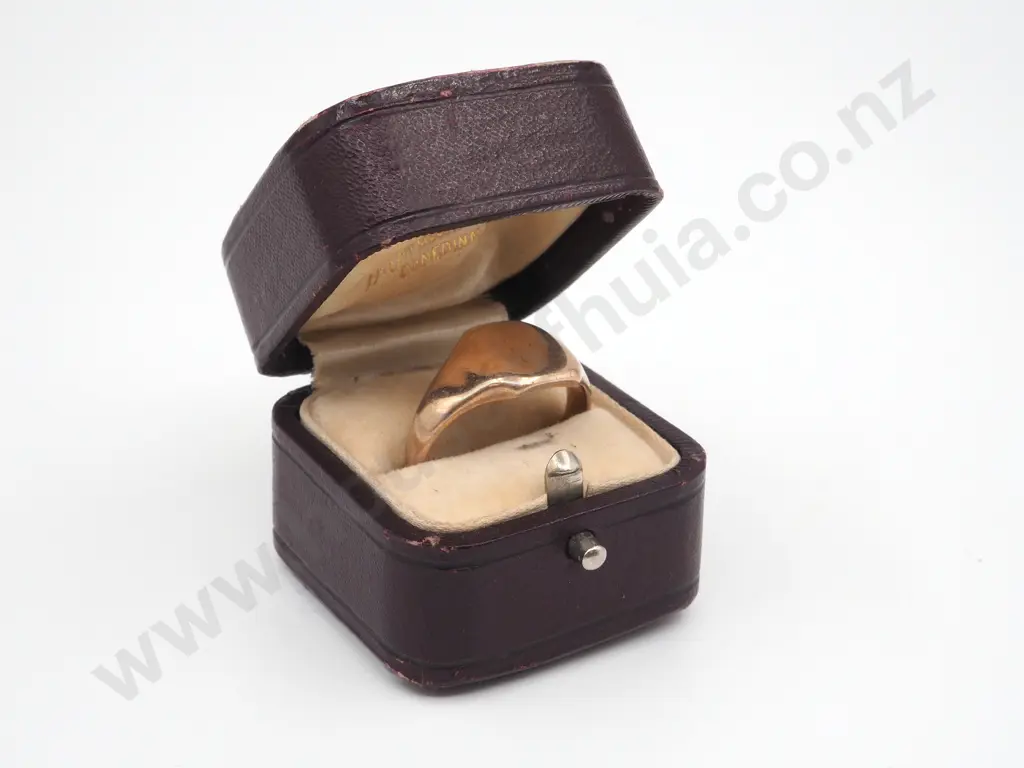 9ct Gold Signet Ring in Original Case Image 1++