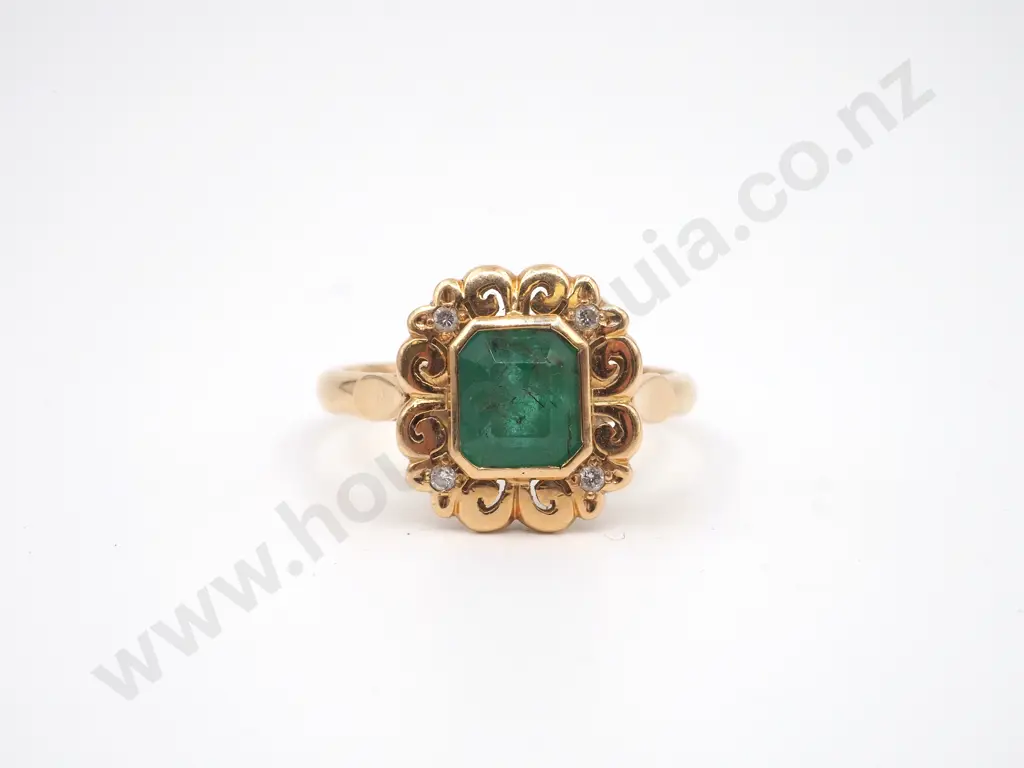 18ct Gold Emerald & Diamond Ring Image 1++