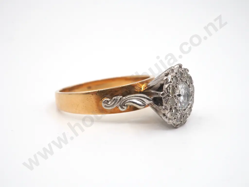 18ct Gold Large Diamond Cluster Ring Image 1++