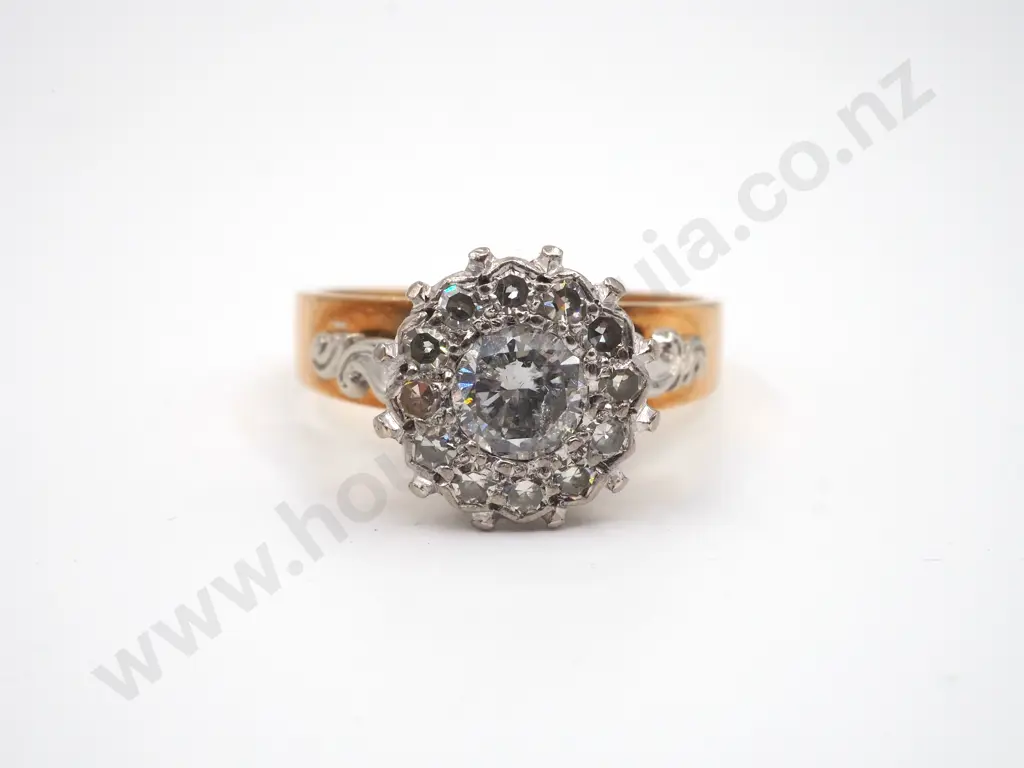 18ct Gold Large Diamond Cluster Ring Image 1++