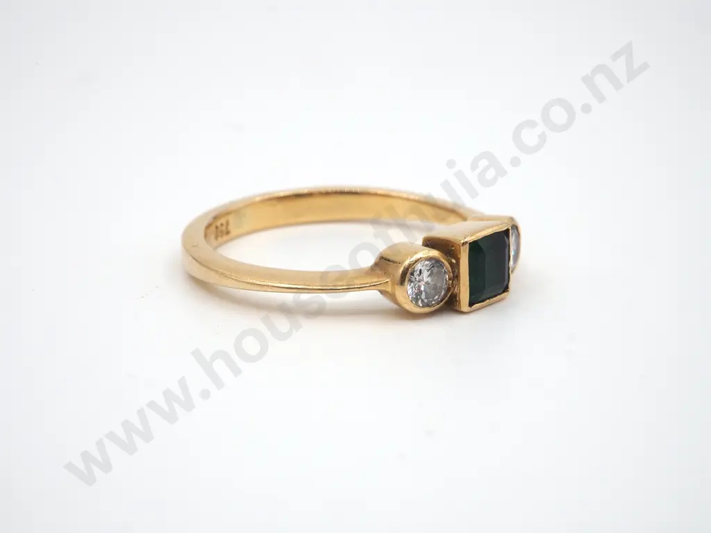 18ct Gold Emerald & Diamond Ring Image 1++
