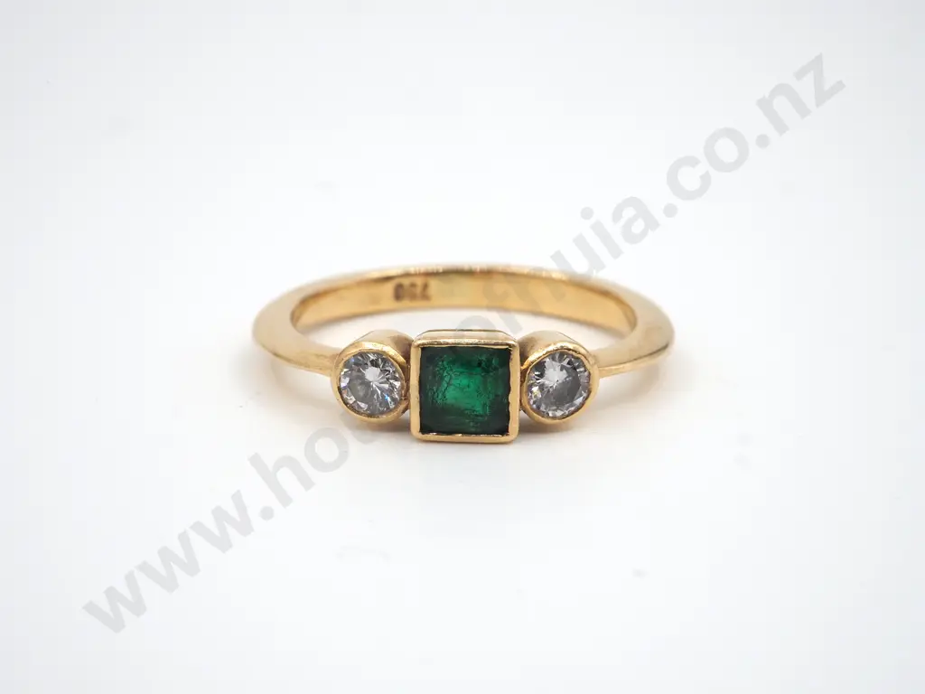 18ct Gold Emerald & Diamond Ring Image 1++