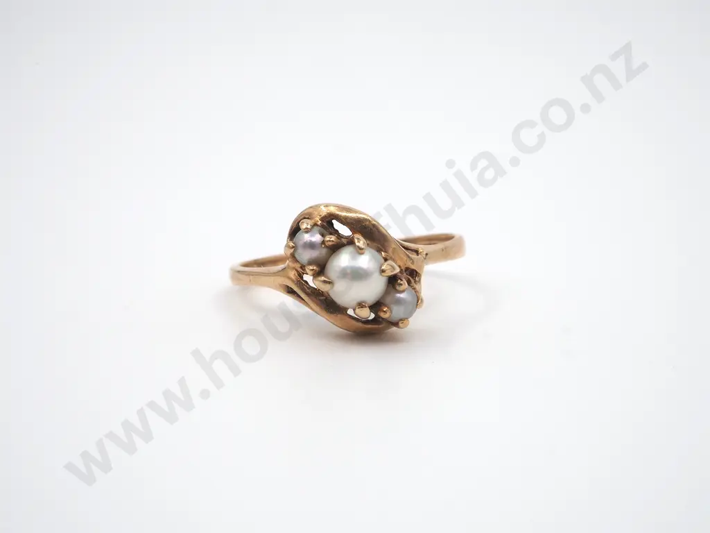 9ct Gold Vintage Three Pearl Ring Image 1++