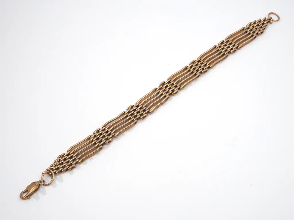 9ct Gold Vintage Chunky Gate Bracelet Image 1++