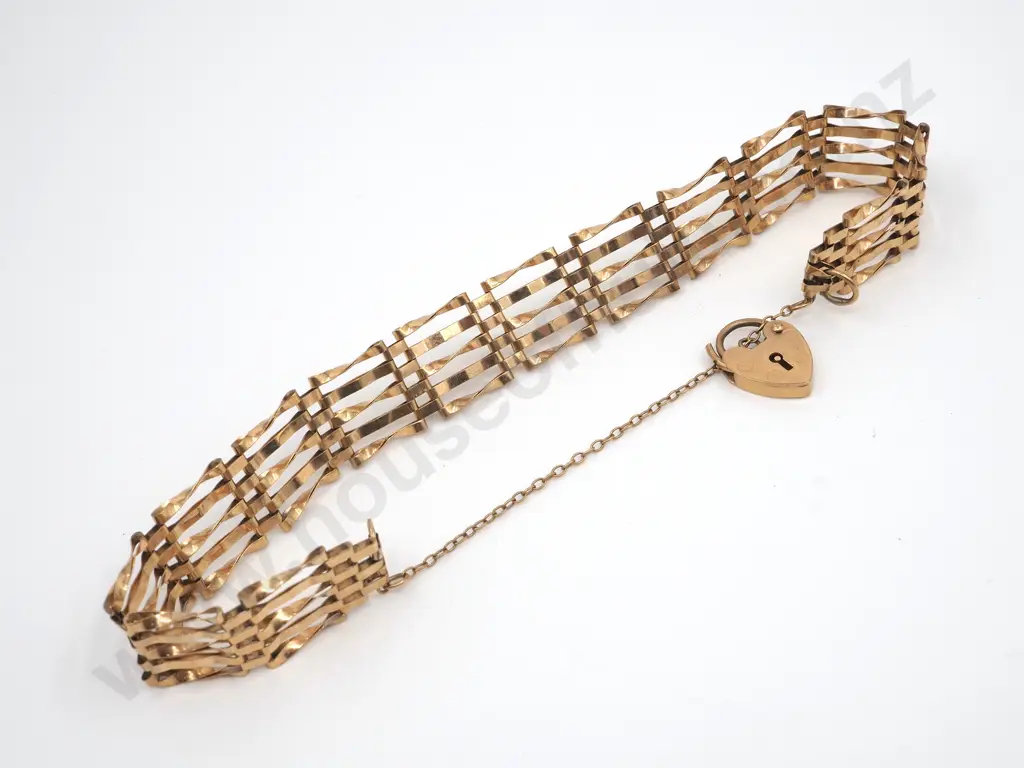 9ct Gold Gate Bracelet w/ Padlock Image 1++