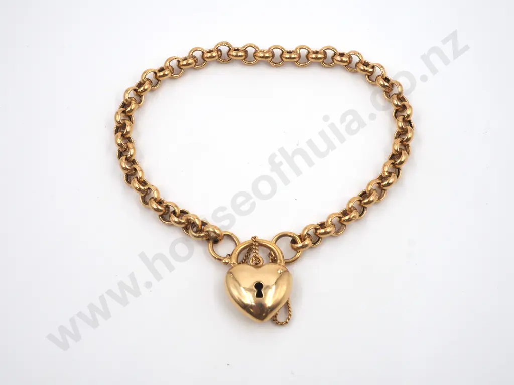 9ct Gold Clasp Bracelet w/ Heart Shaped Padlock Image 1++