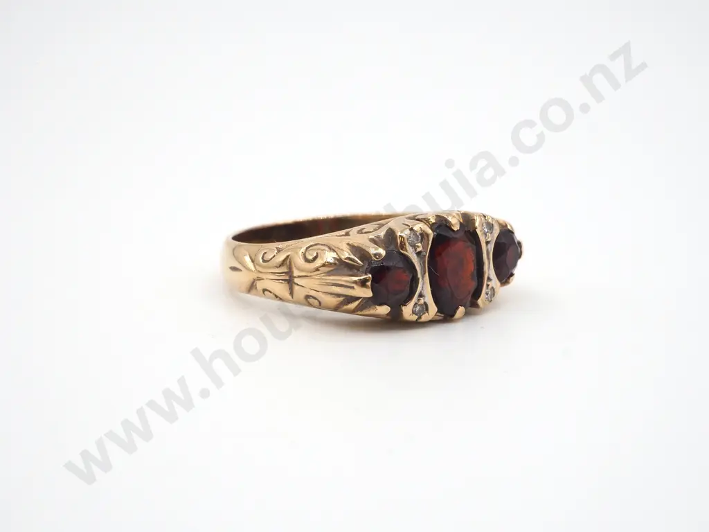 9ct Gold Ornate Three Stone Garnet Ring Image 1++