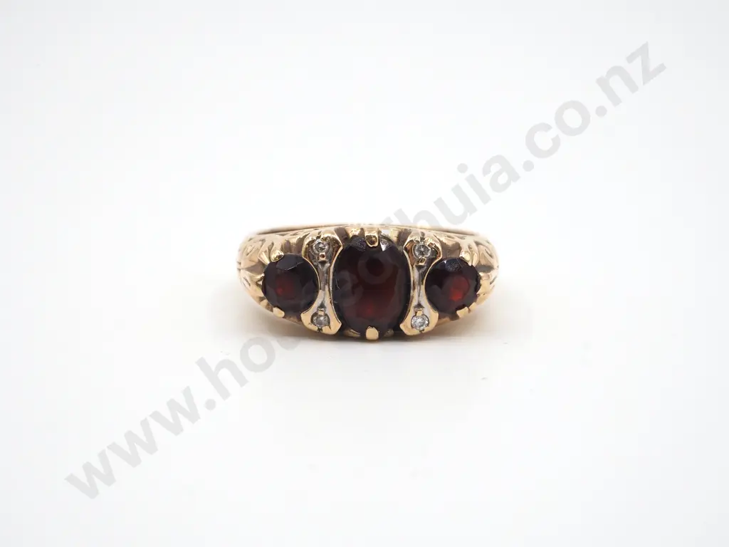 9ct Gold Ornate Three Stone Garnet Ring Image 1++