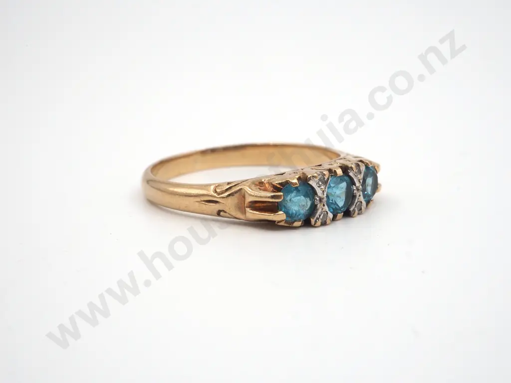 9ct Gold Aquamarine & Diamond Ring Image 1++