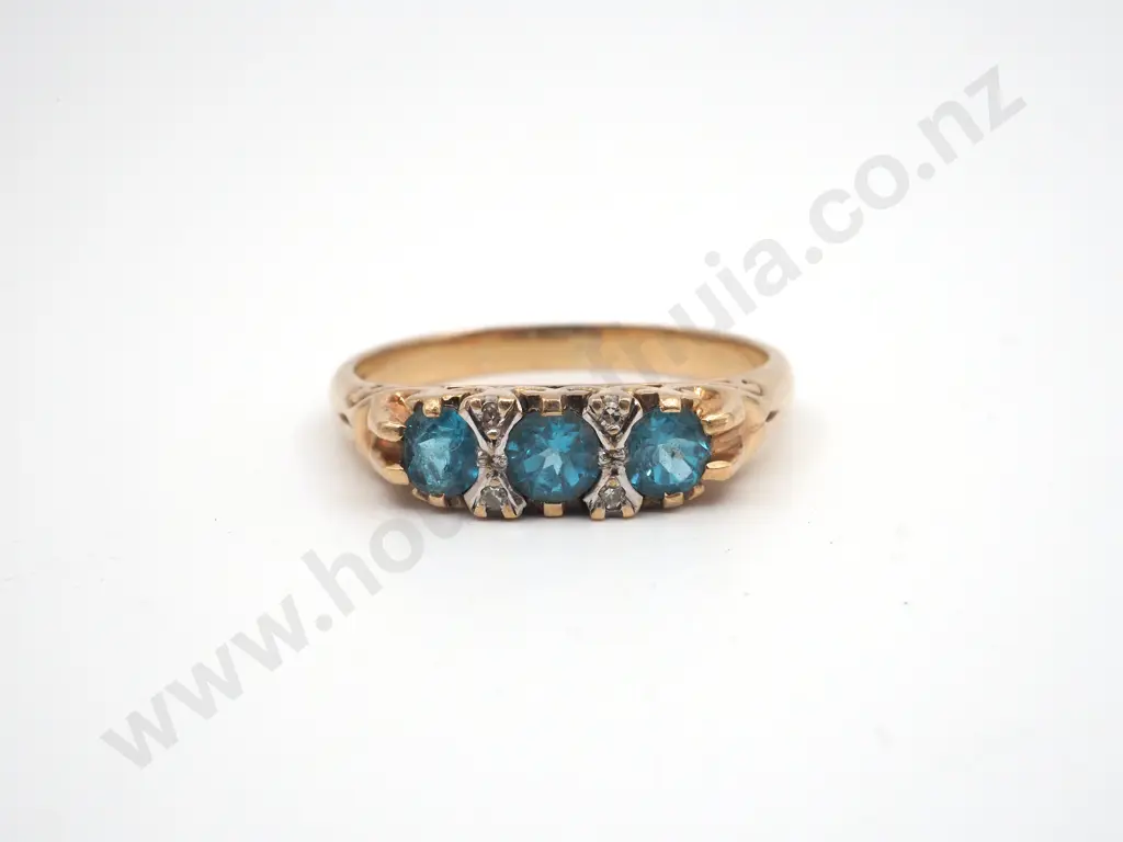 9ct Gold Aquamarine & Diamond Ring Image 1++