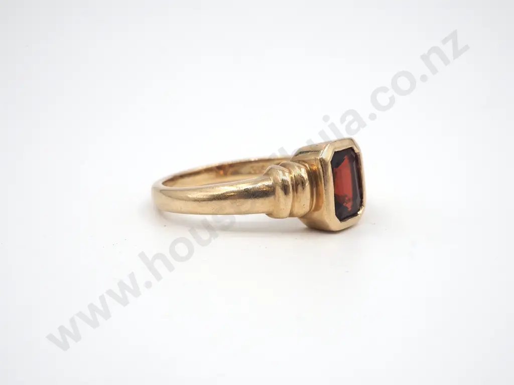 9ct Gold Garnet Ring Image 1++