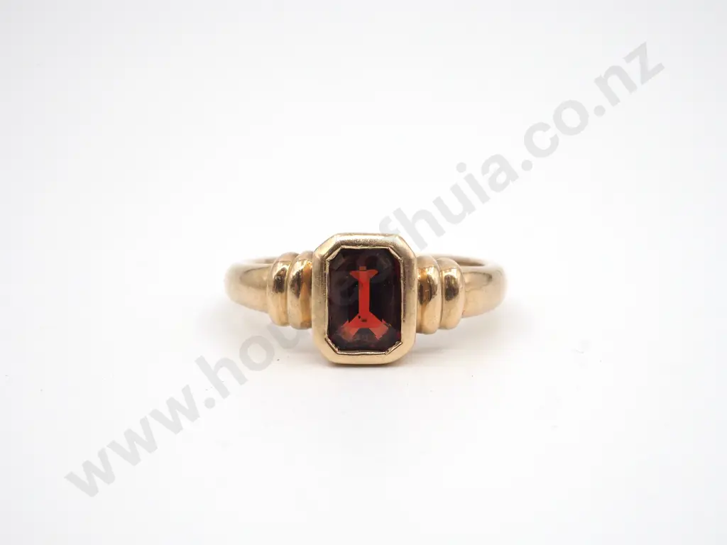 9ct Gold Garnet Ring Image 1++