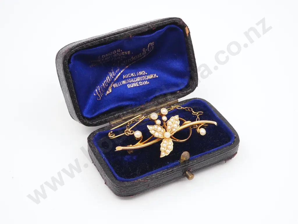 15ct Gold Seed Pearl Floral Brooch, in Original Case Image 1++
