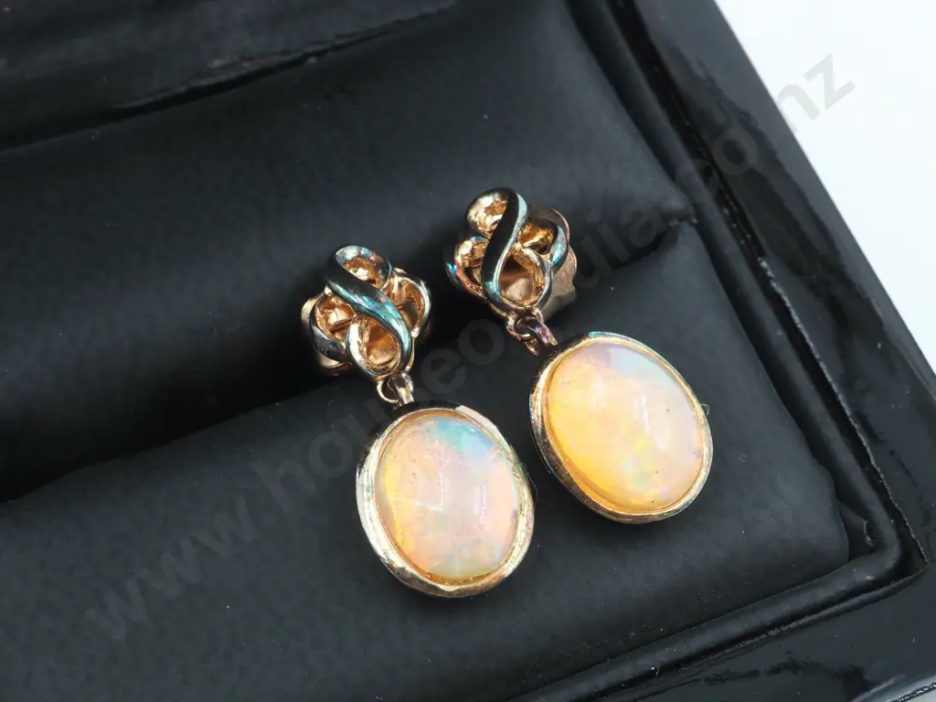 9ct Gold Diamond & Opal Ring w/ Matching Earrings, Valuation Image 1++