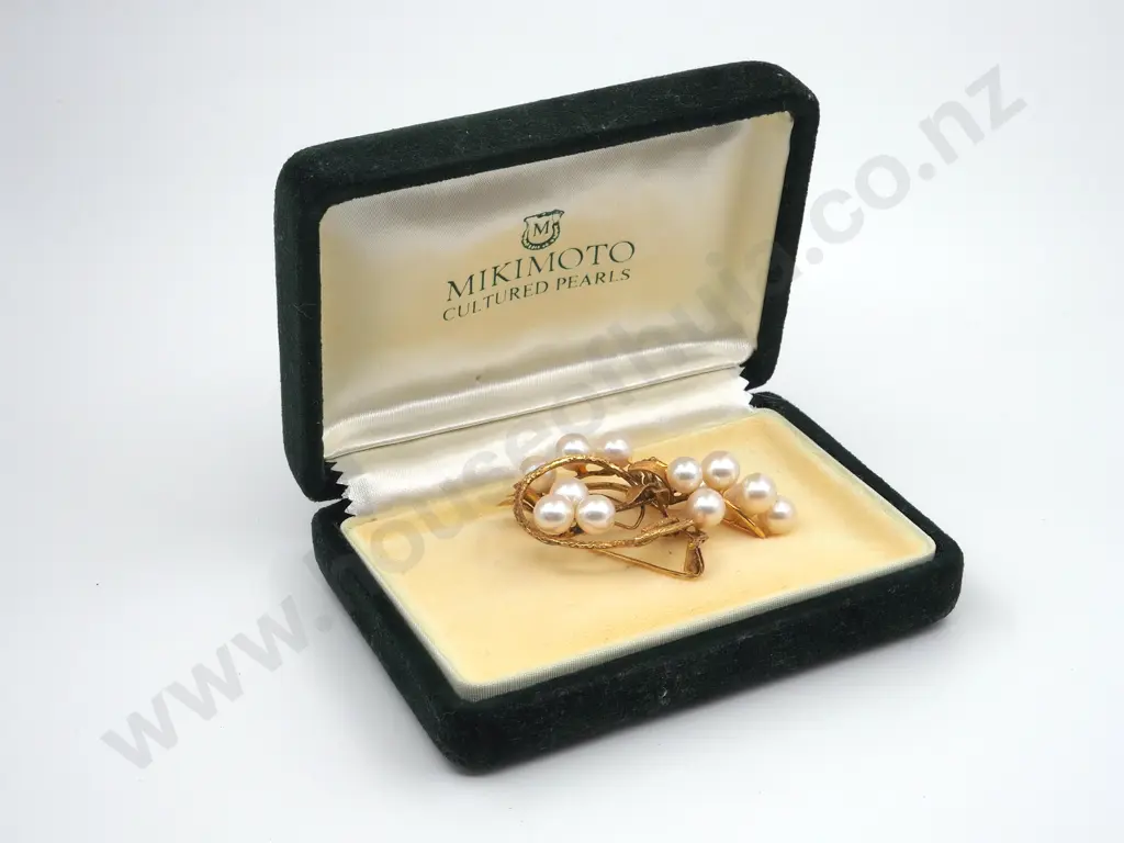9ct Gold Mikimoto Cultured Pearl Brooch in Original Case Image 1++