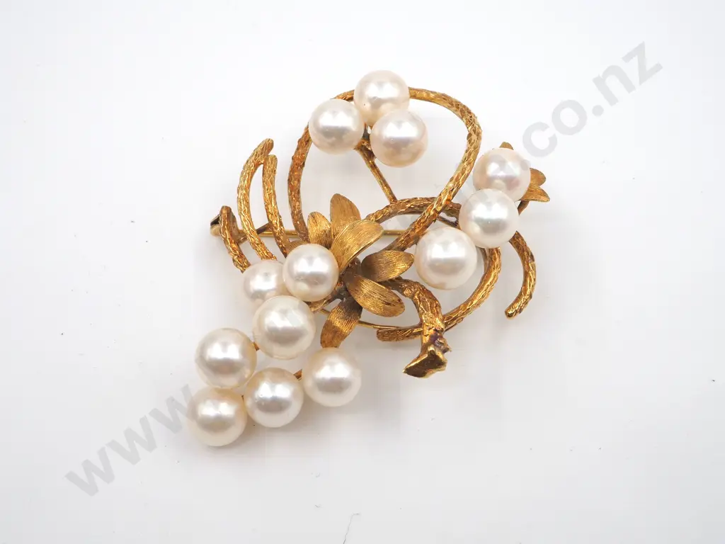 9ct Gold Mikimoto Cultured Pearl Brooch in Original Case Image 1++